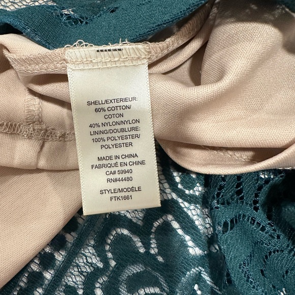 love, Fire Dark Teal Floral Guipure Lace Top with Keyhole Back EUC - Picture 6 of 11